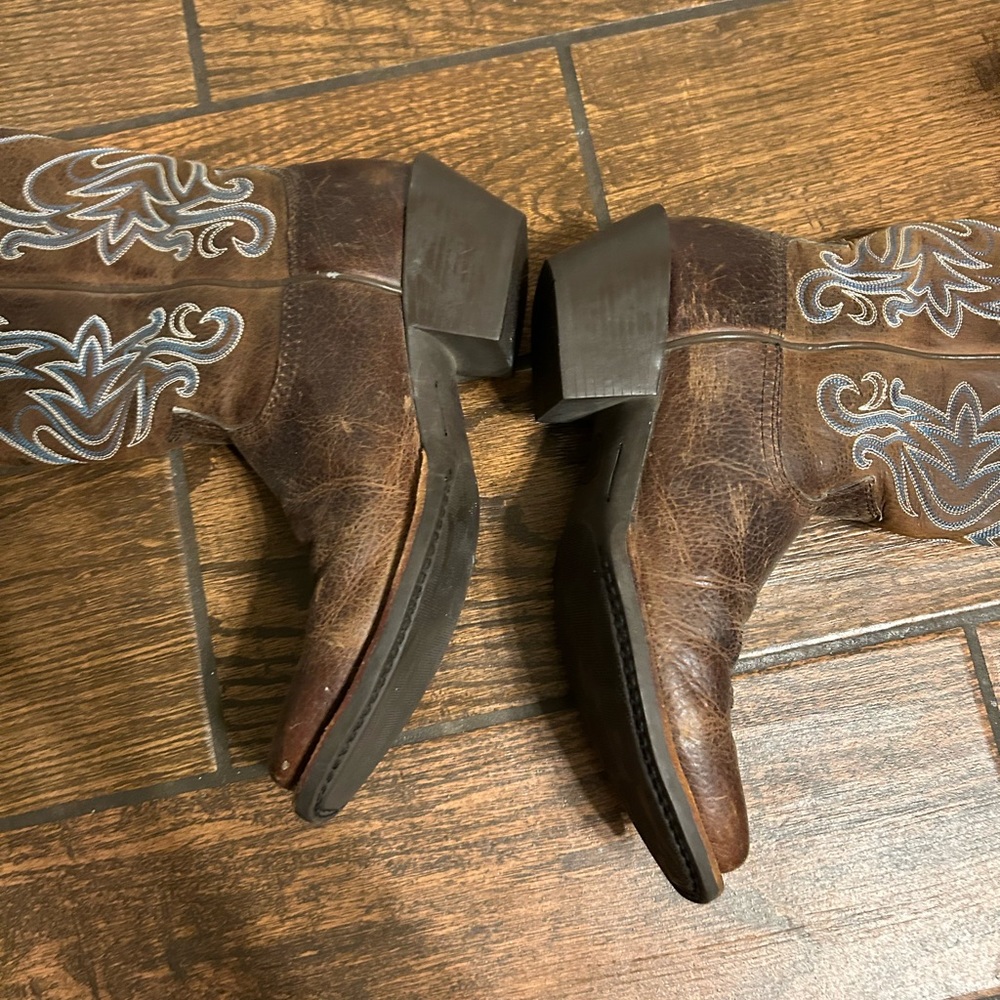 Ariat women’s cowboy boots brown